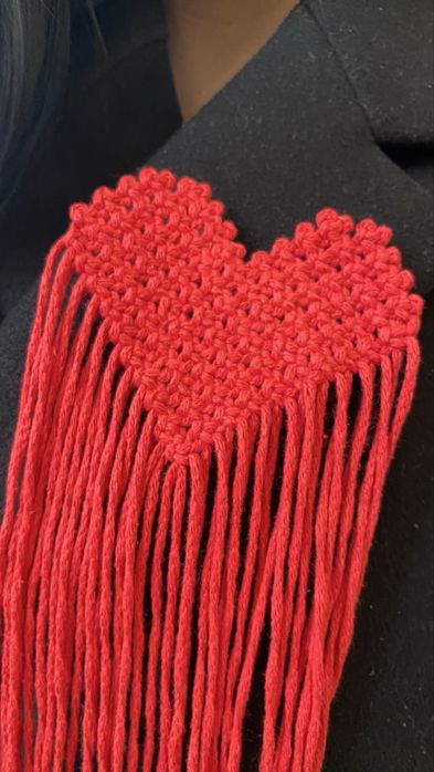 Брош ручноі роботи ( можливо виконання в будь яких кольорах)