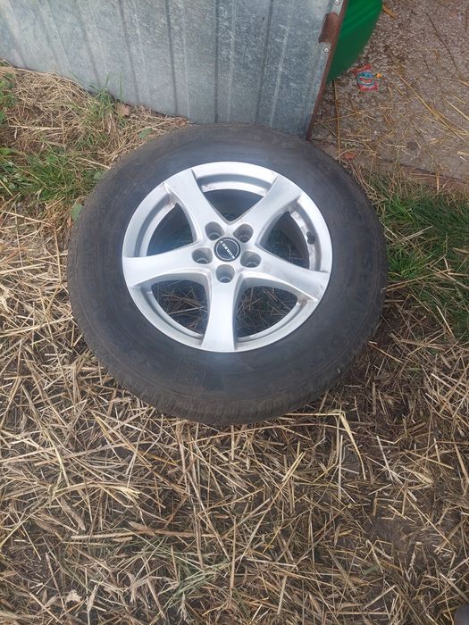 Sprzedam opony zimowe 215.70 r16 z felgami