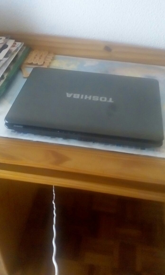 Vendo Computador Toshiba A300 Satelite Portátil e o Carregador!!