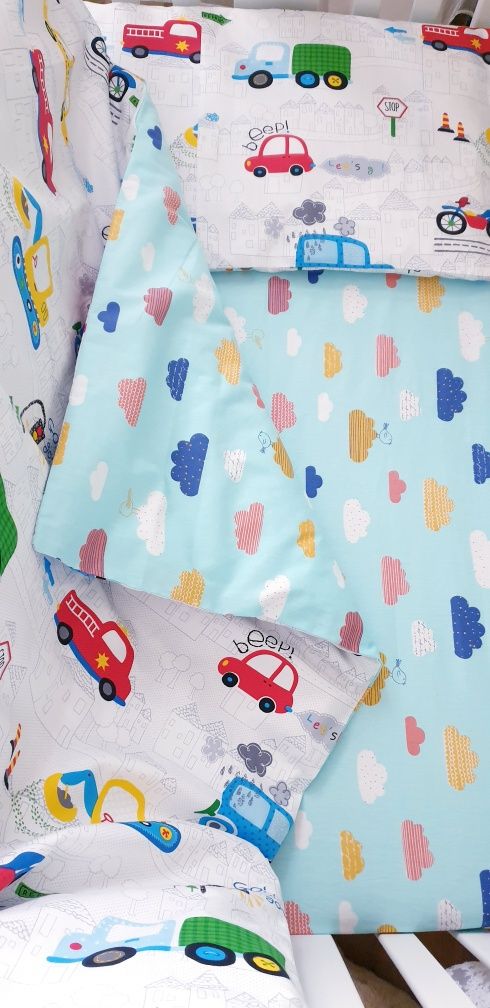 Комплект текстиля в детскую кроватку Білизнау дитяче ліжечко
