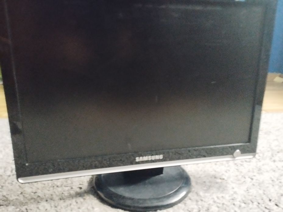 Monitor Samsung 19 cali