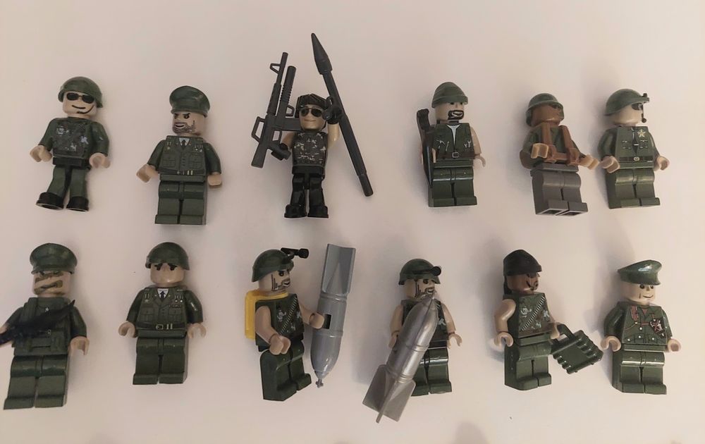 Cobi żołnierzyki 16 sztuk