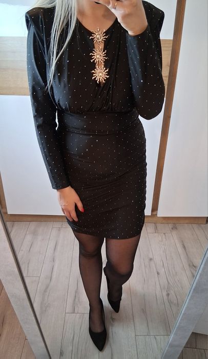 Sukienka czarna dopasowana okazja