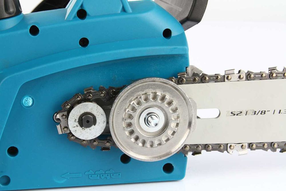 Piła elektryczna pilarka łańcuchowa CATA 2700W