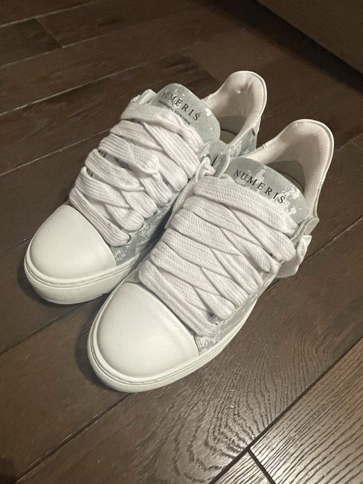 Numeris shoes.