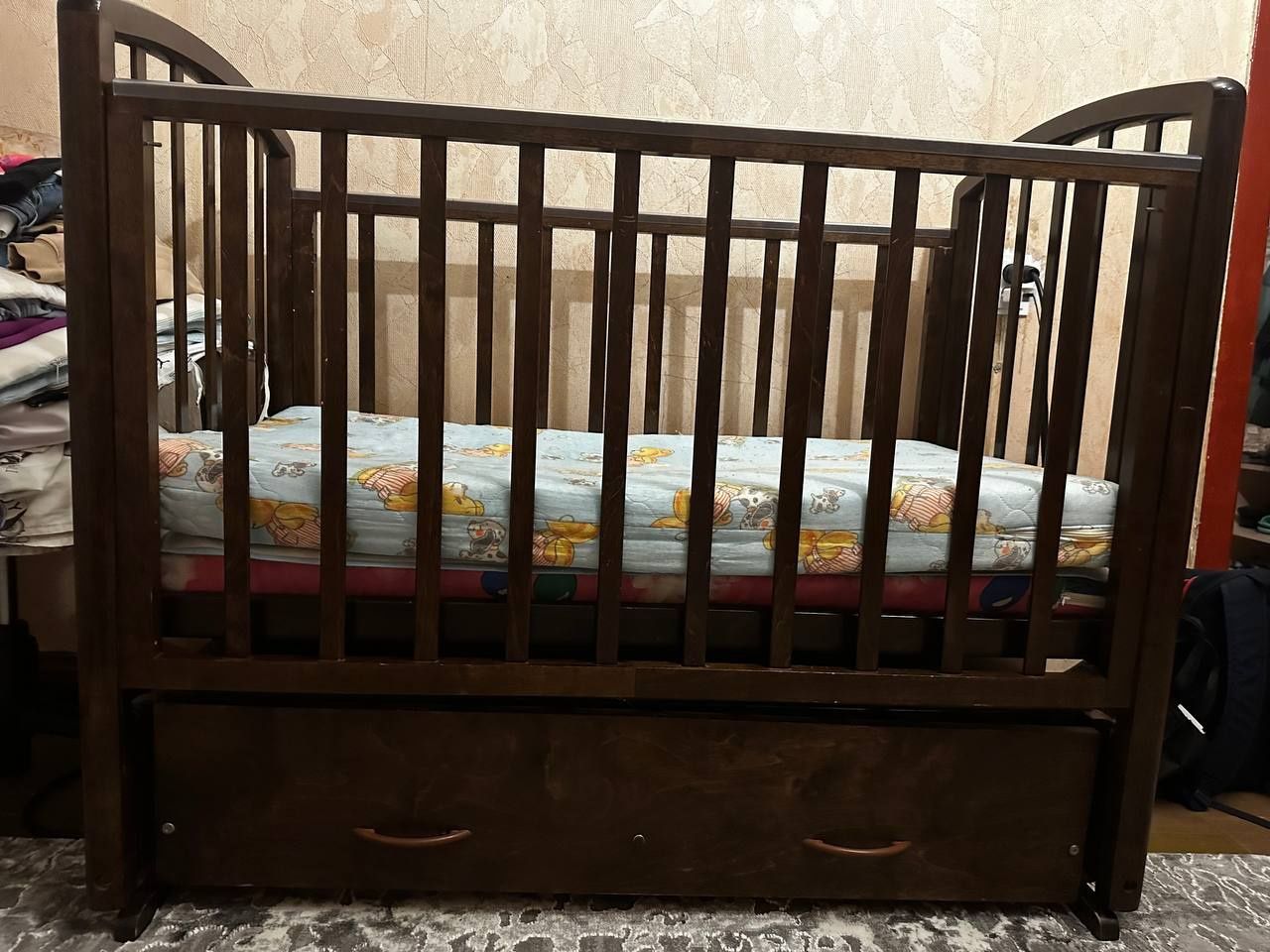 Кроватка детская из дерева
