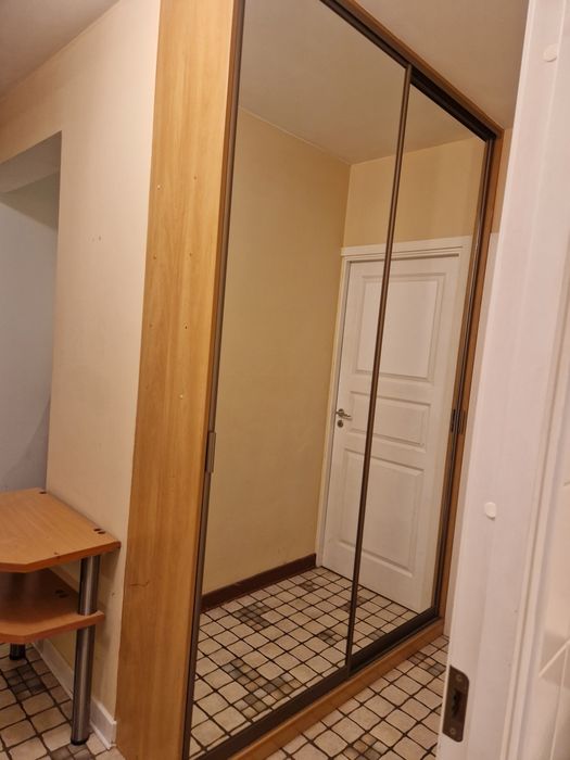 Szafa do przedpokoju lub sypialni