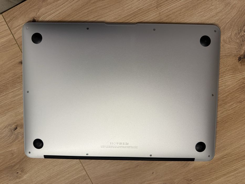 Macbook AIR 2017 intel core i5 8 GB ram 256 GD SSD