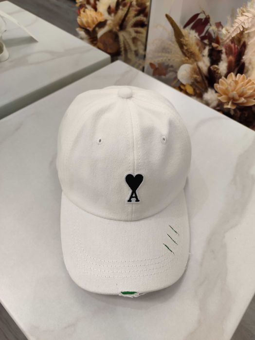 Кепка AMI Paris Torn Cap White