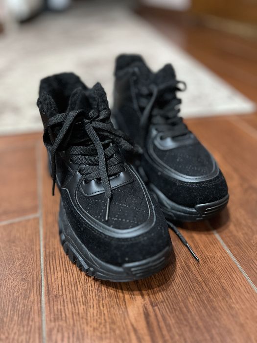 Жіночі теплі кросівки