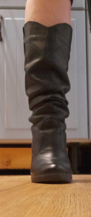 Чоботи (сапоги), жіночі, шкіряні, б/у, в доброму стані, безкоштовно