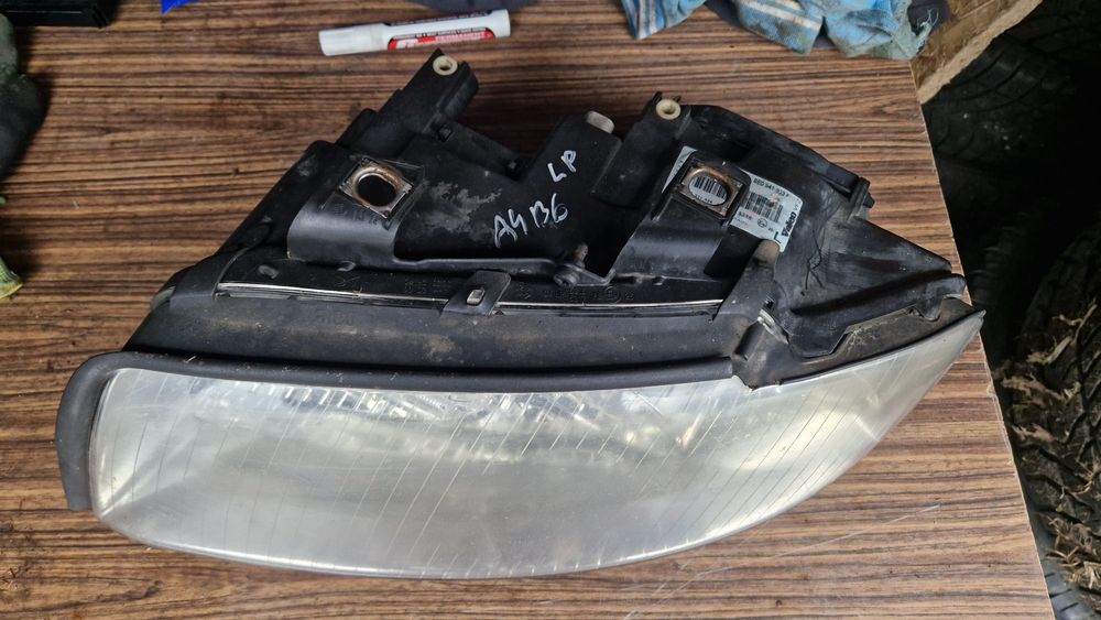 Lampa lewy przod a4 b6