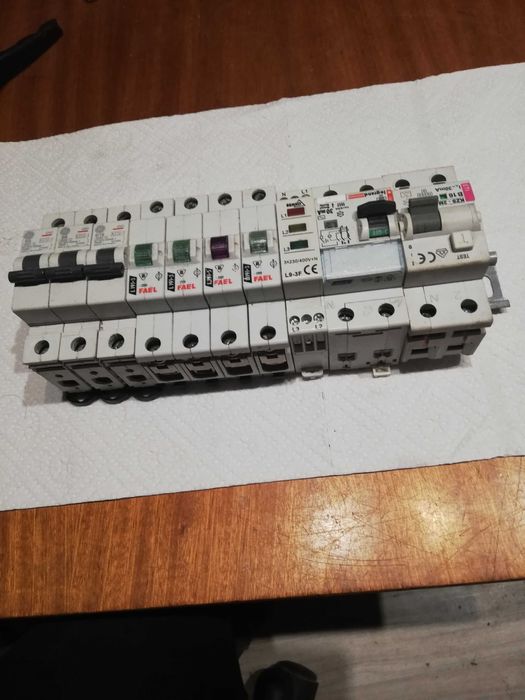 Legrant FAEL Eski kontownik cena za całość