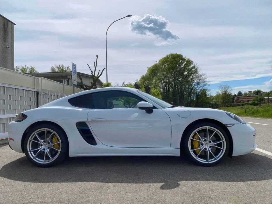 Porsche Cayman      2018