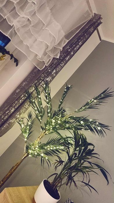 Duża, stojąca lampa LED