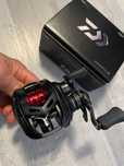 NOWY Multiplikator Daiwa Alphas BF 6.3L 2025