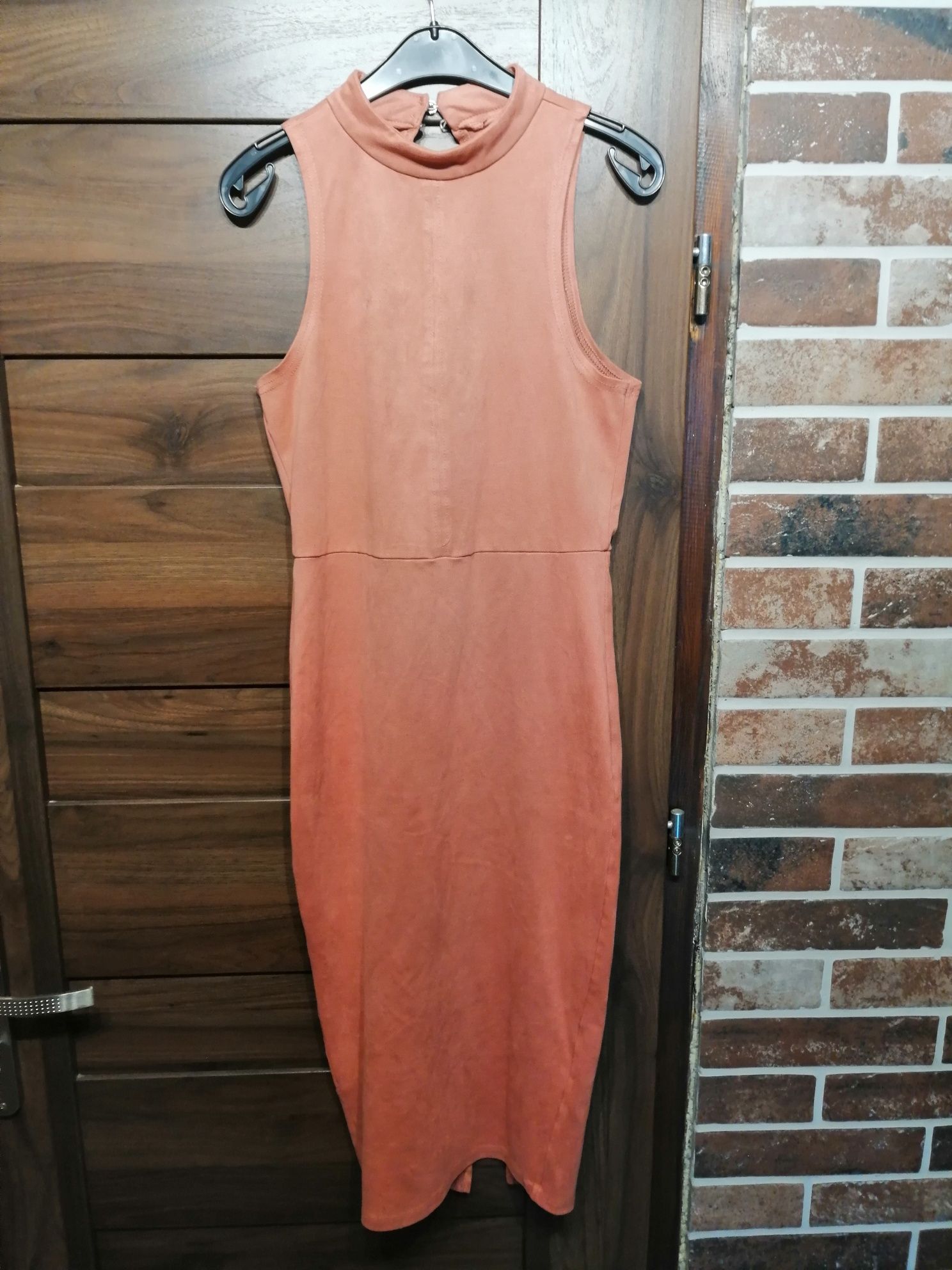 Suknia midi, dopasowana dekolt halter