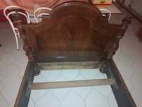 Cama de casal antiga
