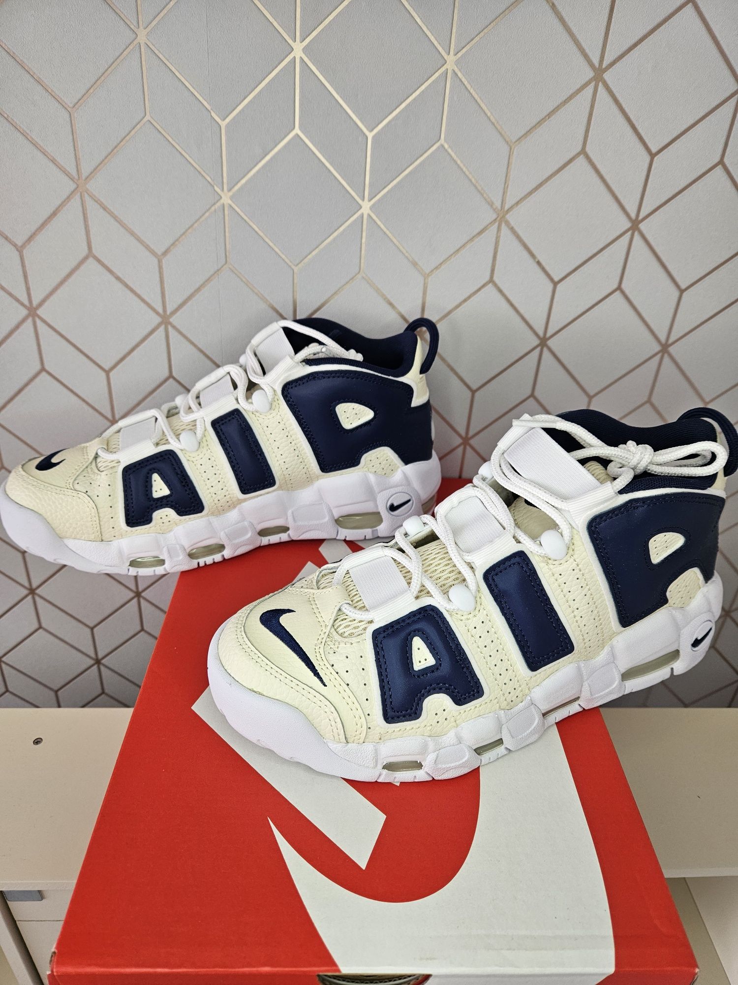 Nike Air More Utempo FQ2762 rozmiar - 40 / 25.5cm