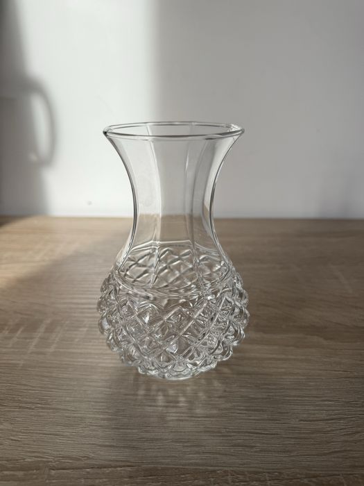 Szklany elegancki wazon