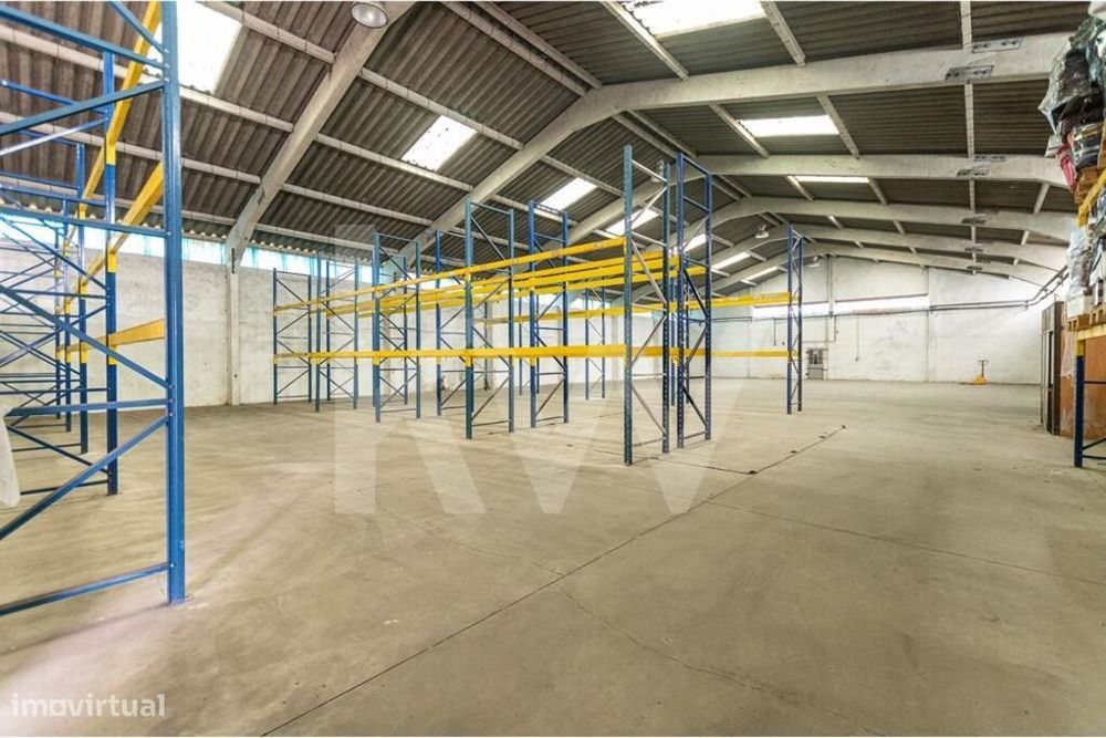 Armazém em Complexo Industrial na Zona Industrial de Vagos
