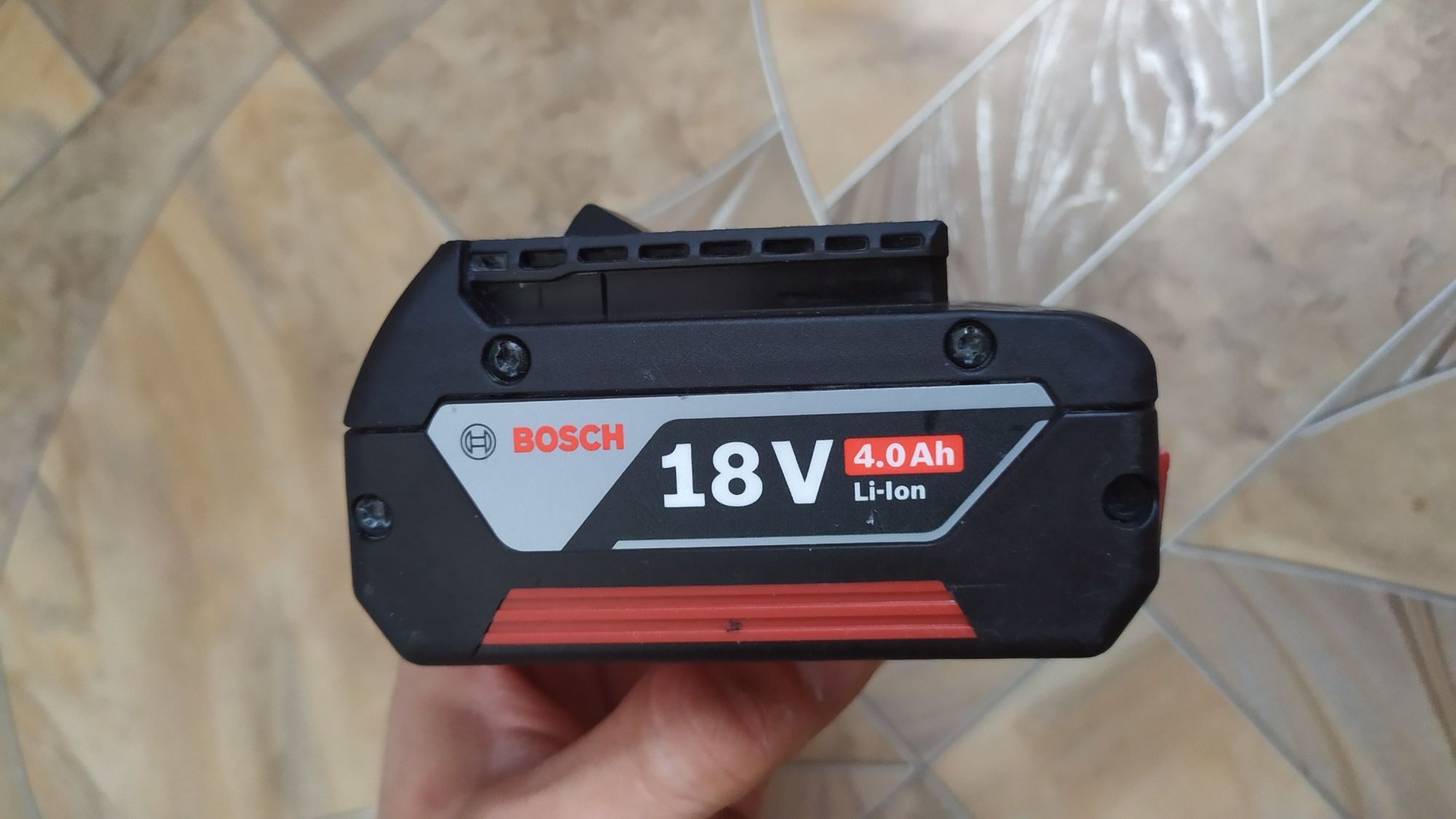 Батарея акумулятор bosch 18v 4,0 Ah.