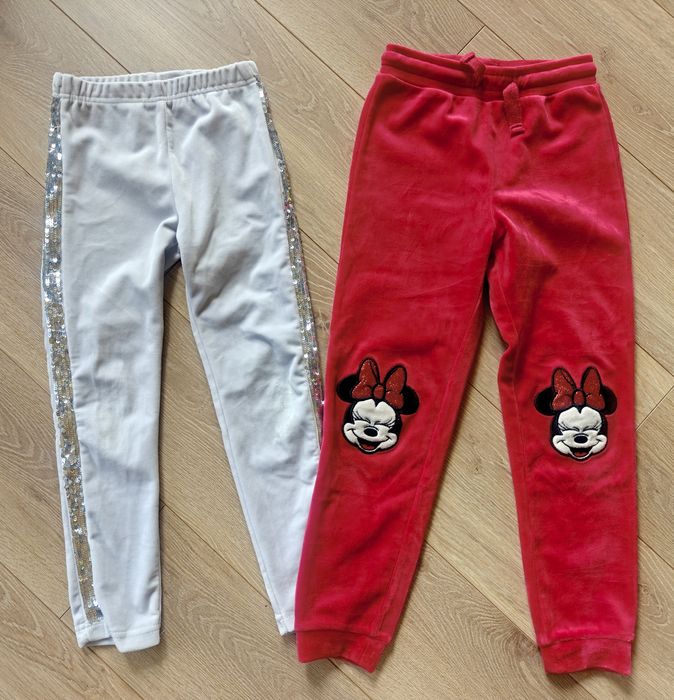 Rozm.116/122 2x spodnie welurowe: szare z cekinami, czerwone Minnie