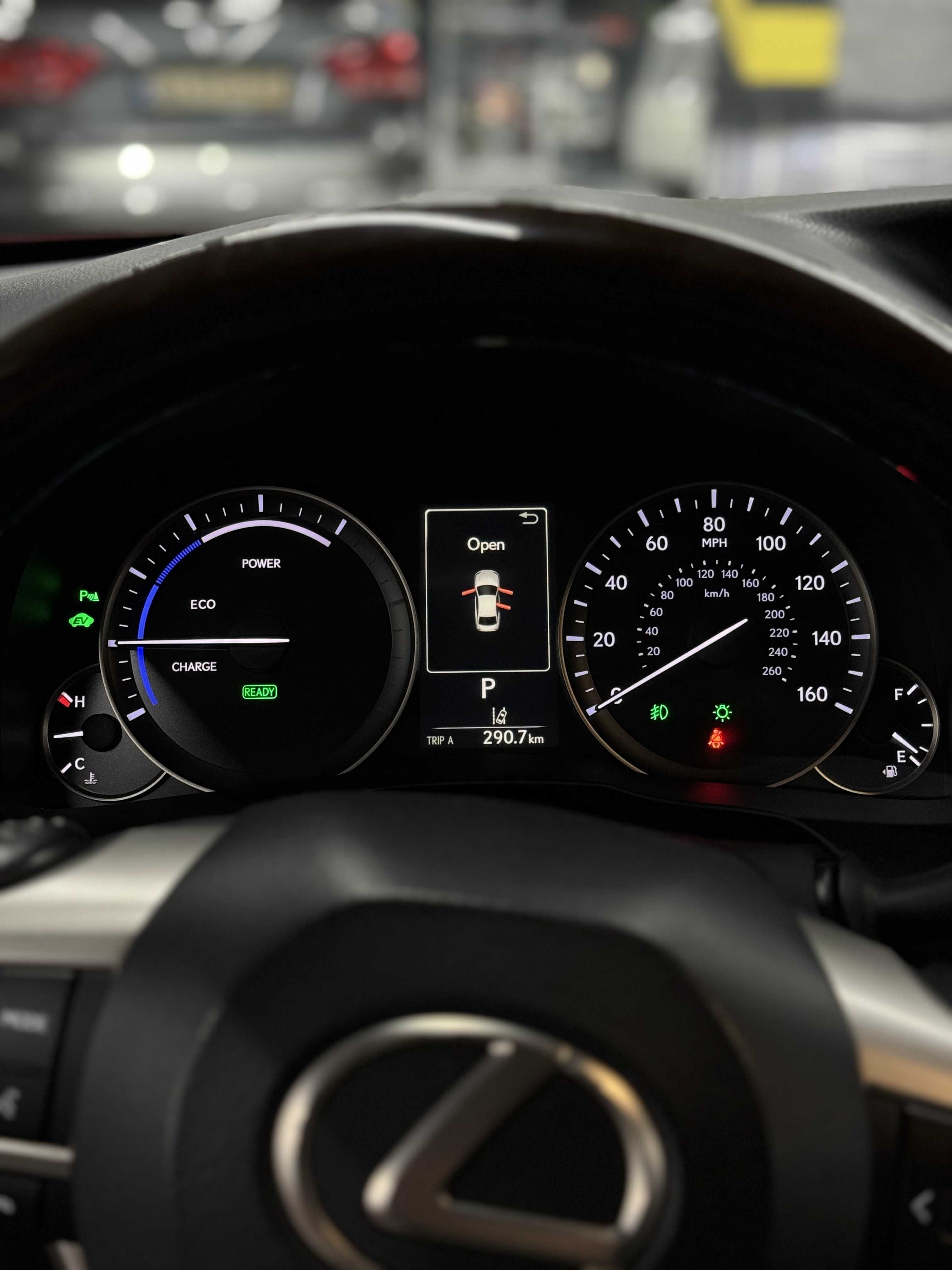 Продам авто Lexus ES 2015 р., 2.5 л - Гібрид, Автомат, 300h (204 к.с.)