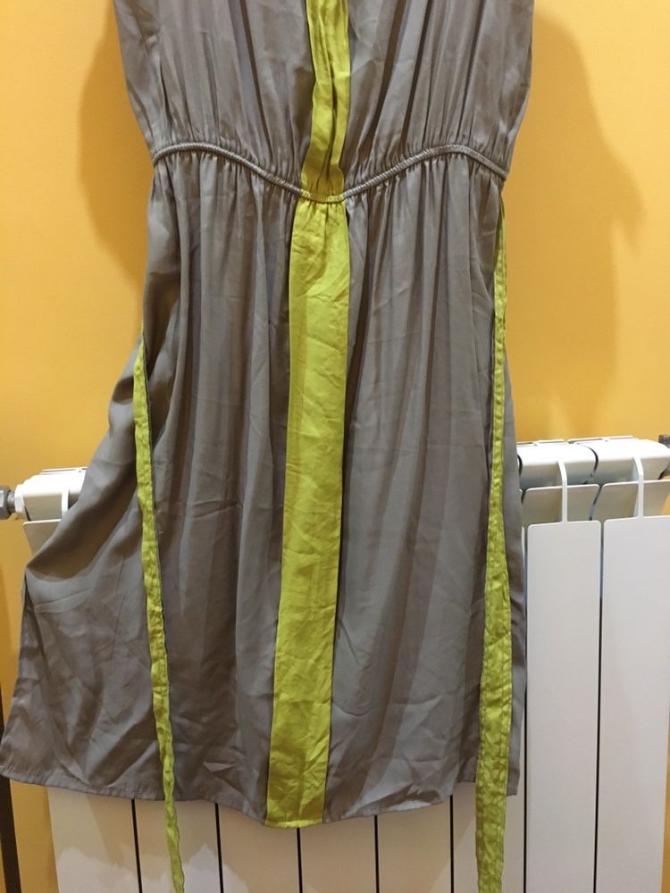 Vestido manga curta bege e verde tamanho L marca “semáforo” NOVO