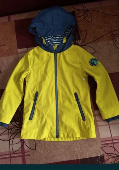 Курточка zara, ветровка, дождевик для детей
