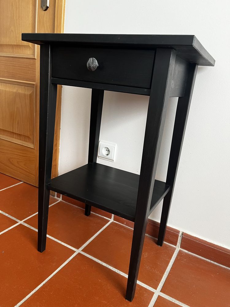 Mesa de cabeceira madeira preta Ikea