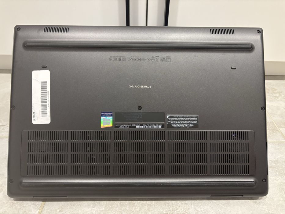 Потужний ноутбук Dell Precision 7540 i5-9400H/32/512/Nvidia T2000