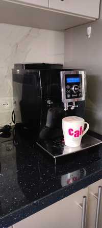 Ciśnieniowy Express do kawy DeLonghi cappuccino
