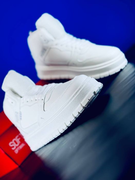 Белоснежно белые кроссовки Пума / зимові білі кросівки Puma / ботинки