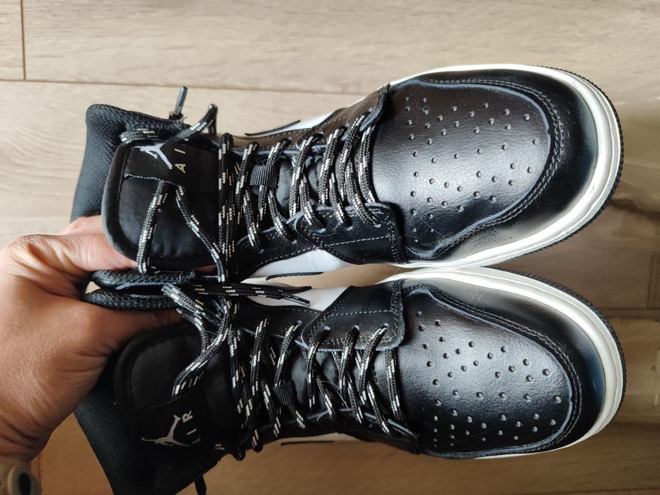 Кожаные кроссовки