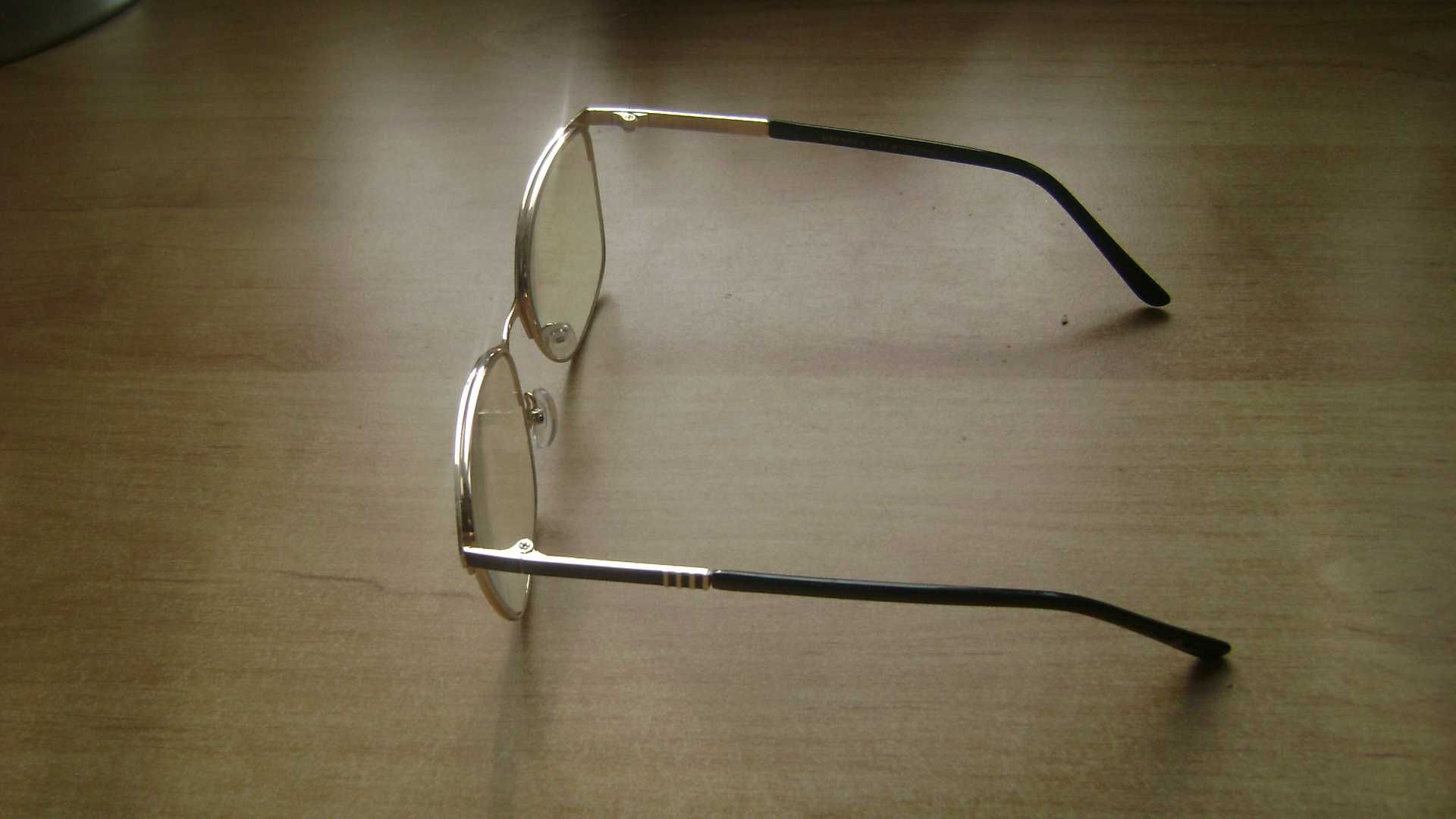 Starocie z PRL - Okulary korekcyjne damskie +1 dioptria rozstaw 14cm