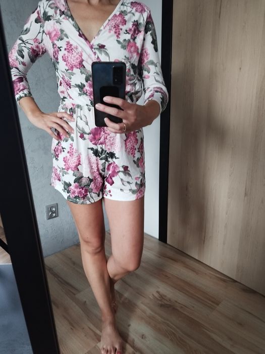 Kombinezon krótki w kwiaty xs