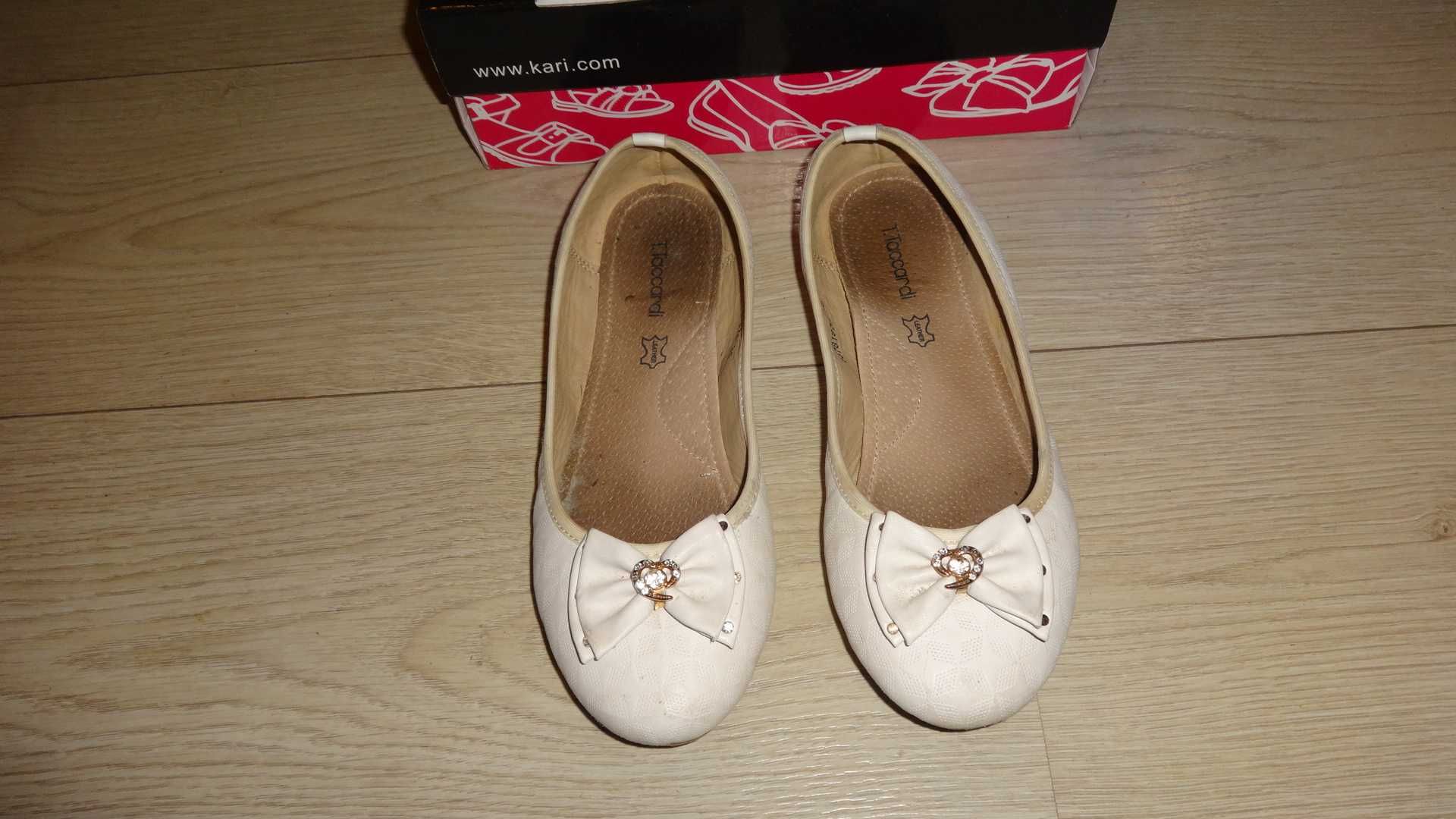 Белые туфли лодочки для девочки 34 размер с коробкой