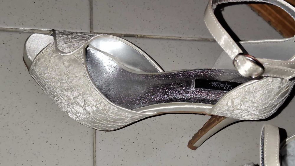 Sandália NOVA /Nº37 - marca " NOIVA SHOES  " - NEGOCIÁVEL