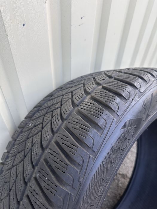 Зимова гума 235/45/r18