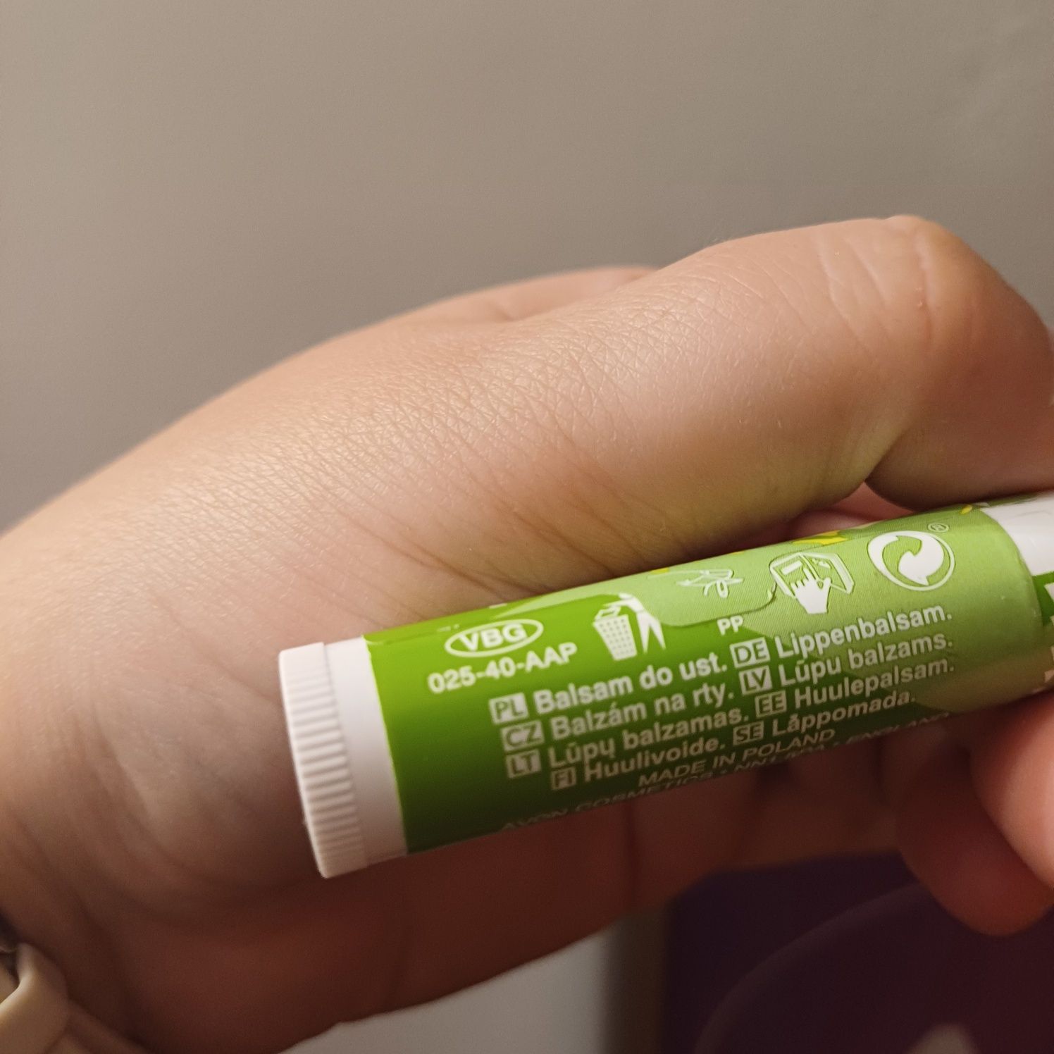 balsam do ust jabłuszko avon