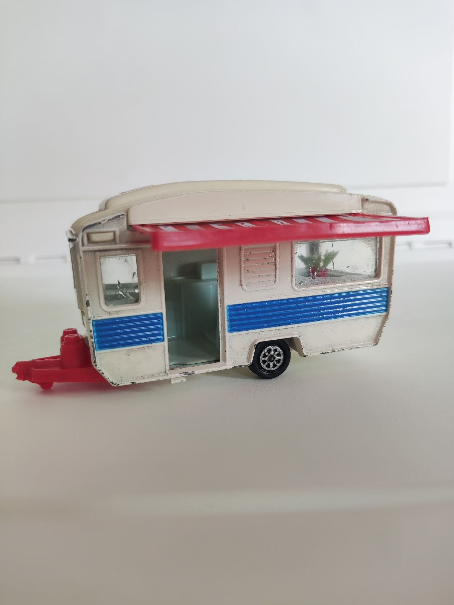 Corgi Przyczepa Kampingowa Camping Przyczepka 1:43