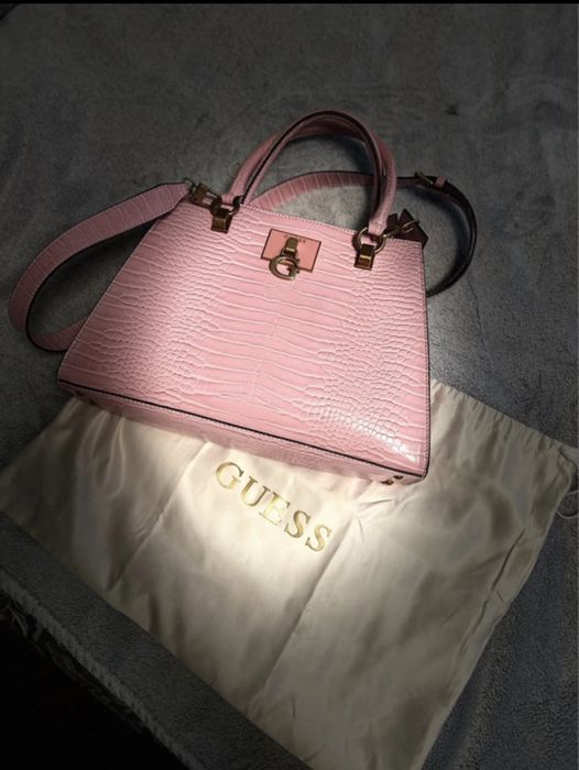 Torebka Guess Shopperka z Printem Croc Model Carabel