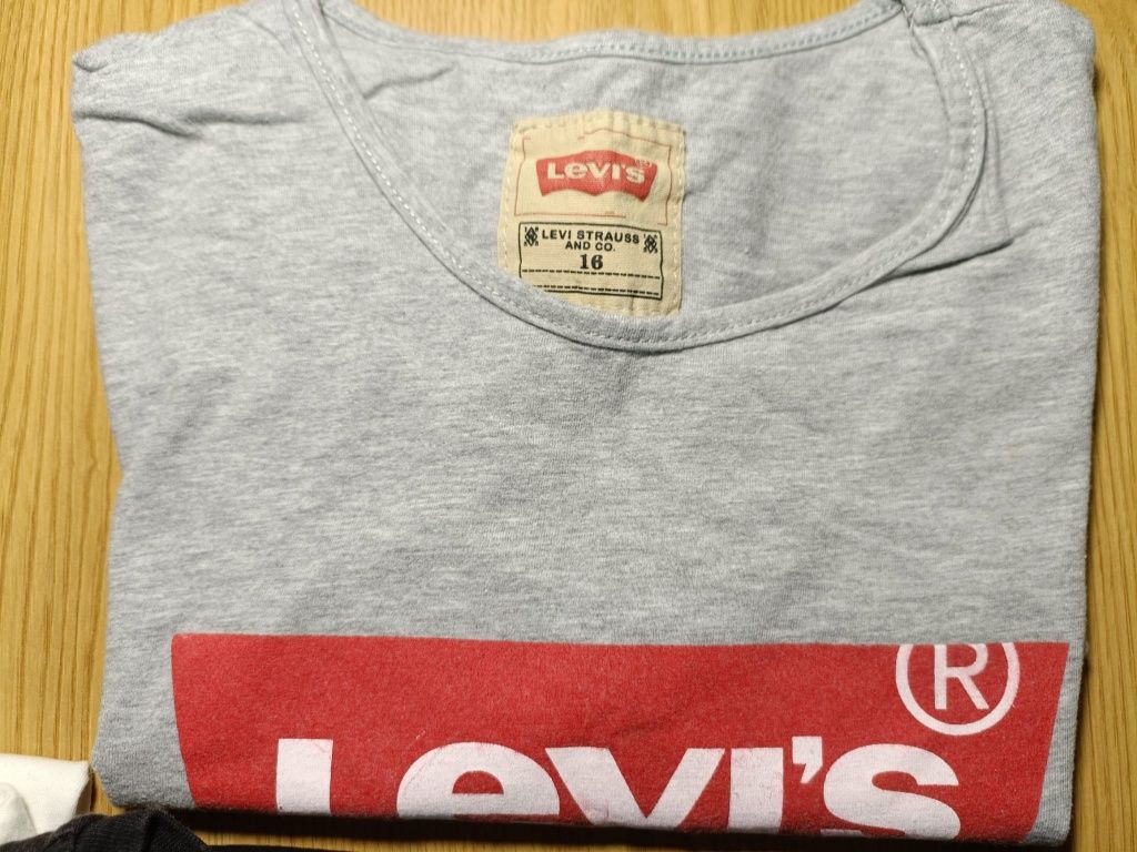 4 t-shirts Levi's