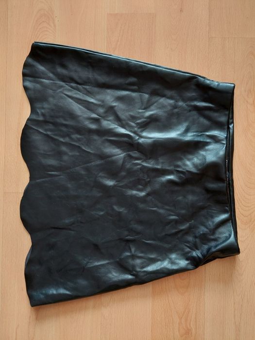 Sinsay | spódnica | skóra ekologiczna | tulipan | ciekawy dół