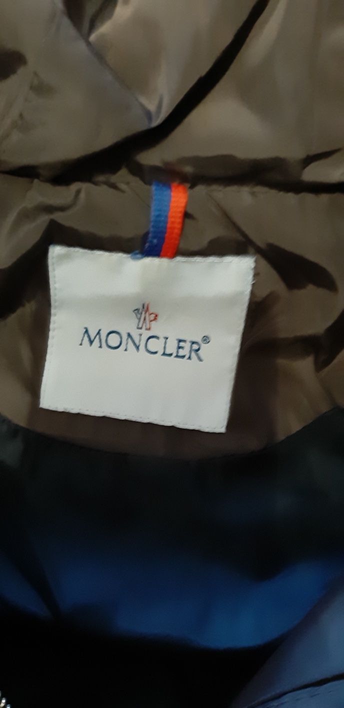 Зимовий пуховик MONCLER