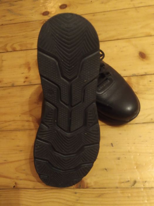 Шкіряні кросівки