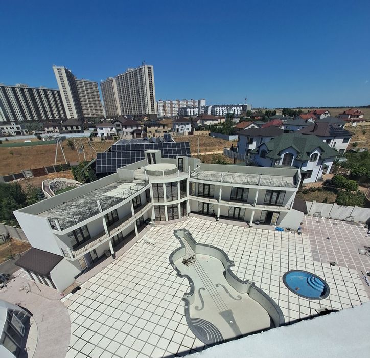 1-кімн.  квартира з індивідуальним опаленням.  Будинок з басейном.