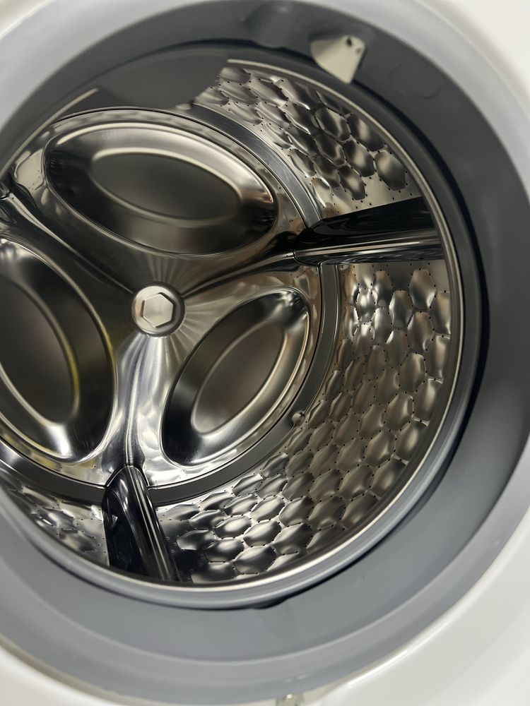 Новий комплект пральної машини Miele WWR 860  та сушильної TWR 780 WP.