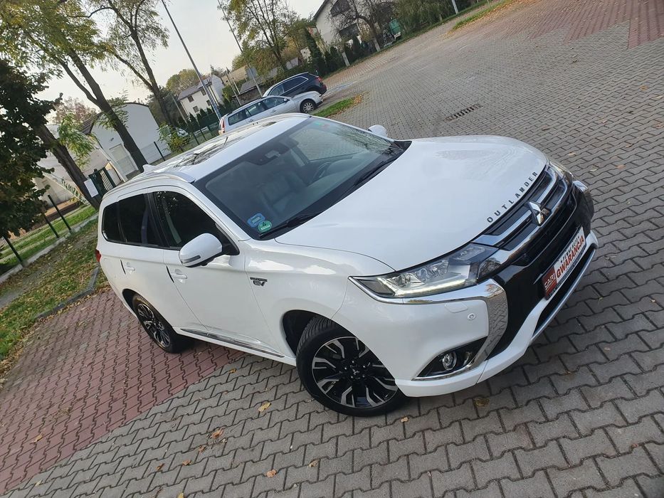 Mitsubishi Outlander 2.0 MIVEC plug-inHybrid  4WD 1wł ks.serwis  LED kamera360 webasto FULL